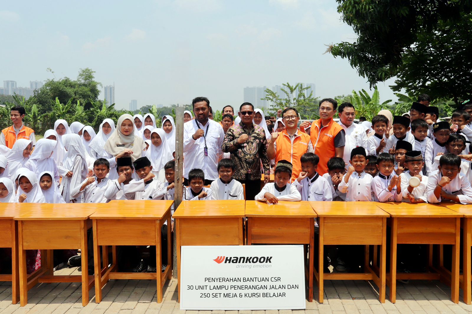 Pembagian meja dna kursi belajar